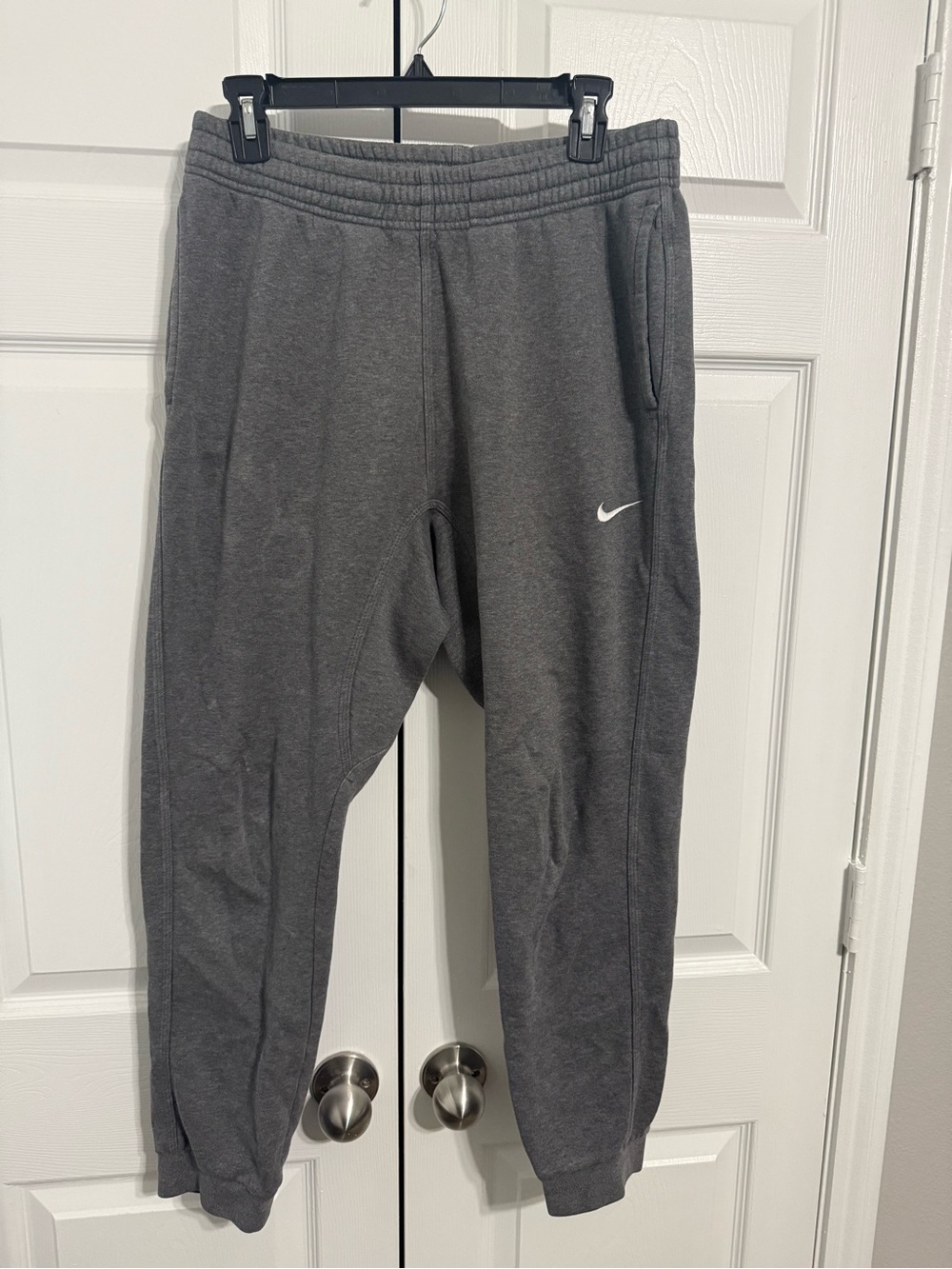 NIKE Men’s Dark Grey Joggers